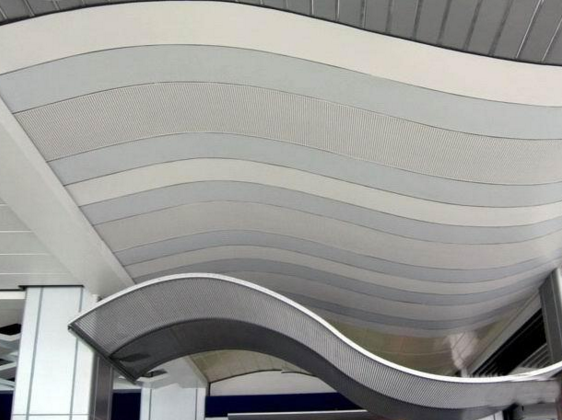 天津雕花镂空铝单板是目前建筑物外墙装饰中较为常见的一种材料